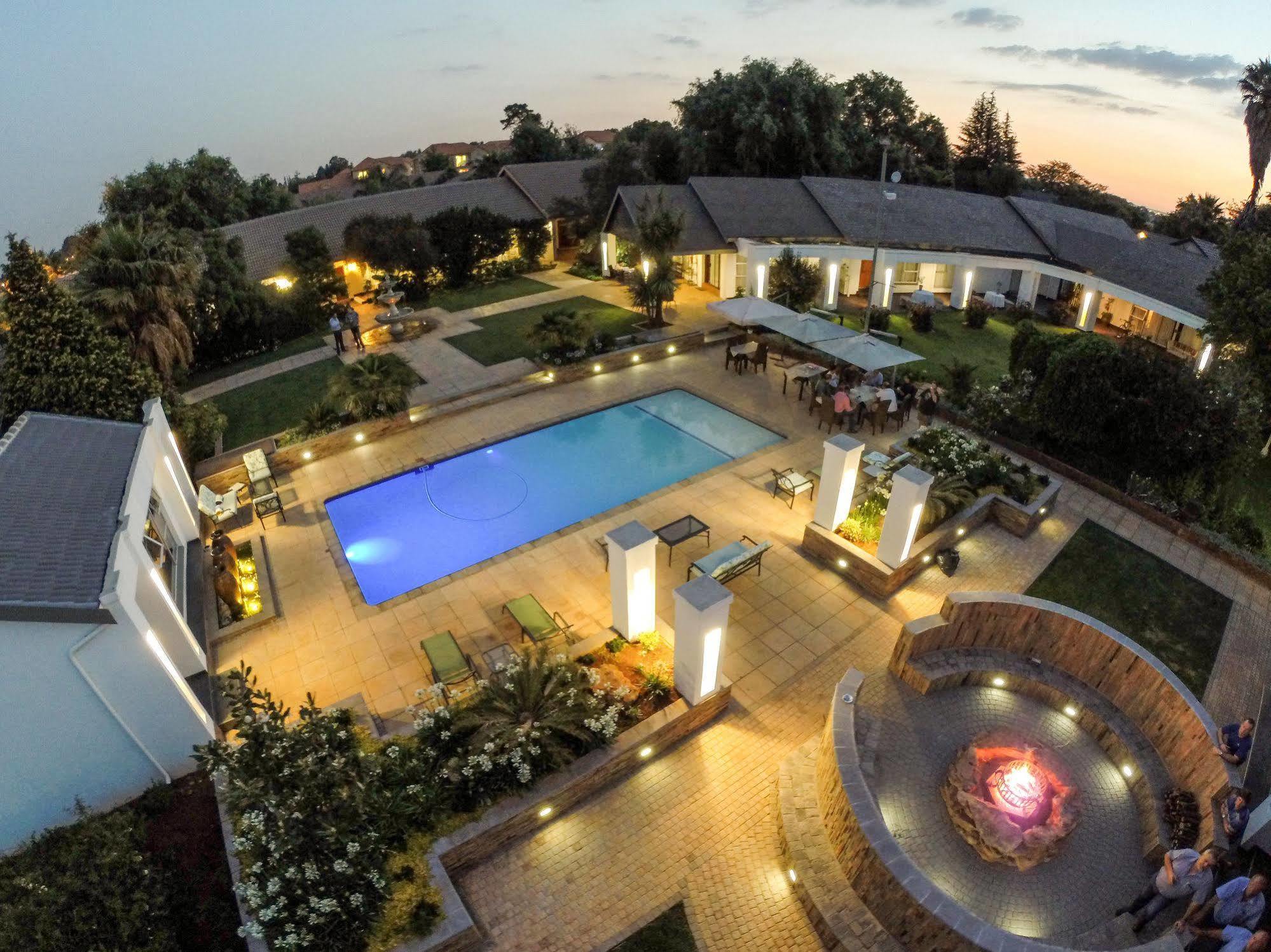 Africasky Guest House Kempton Park Exteriör bild